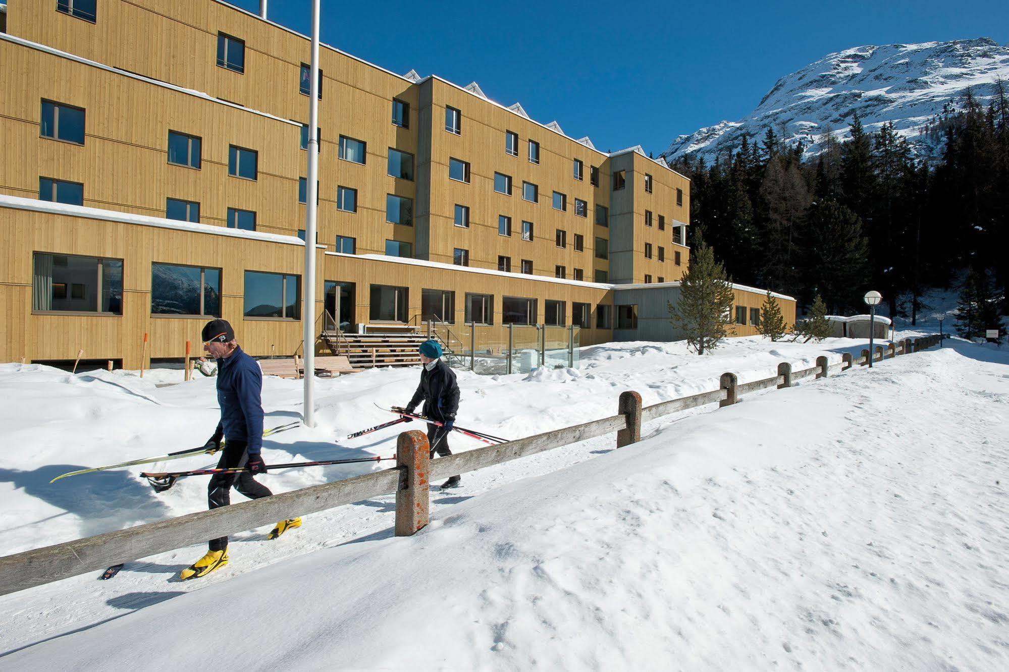 St. Moritz Youth Hostel Exteriör bild