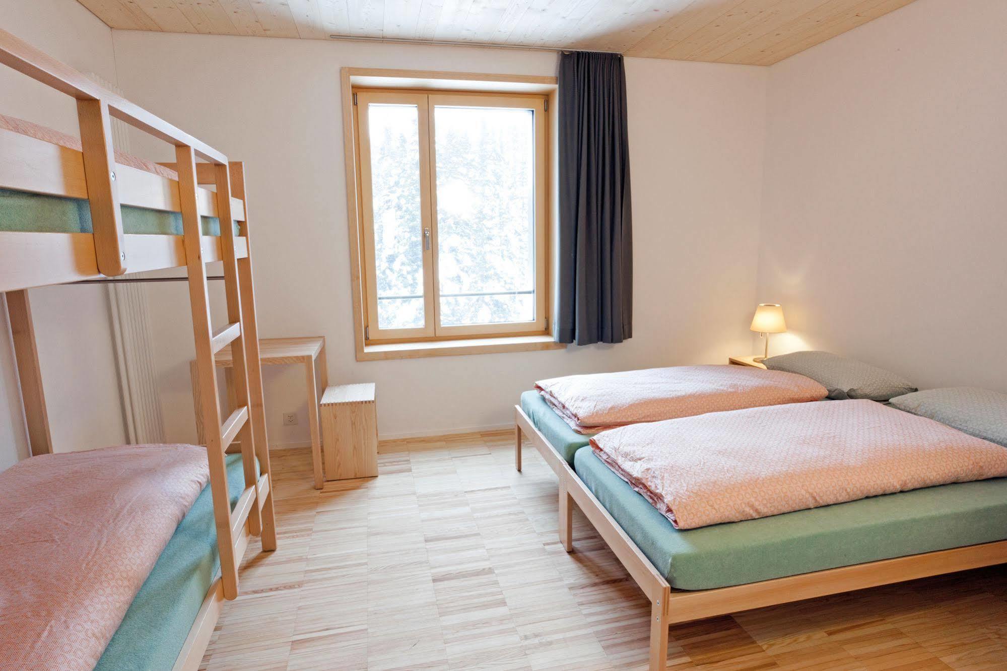 St. Moritz Youth Hostel Exteriör bild